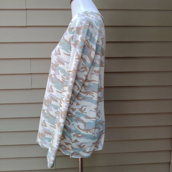 143 Story Line Up Multicolor Camo Print Top Long Sleeve V-Neck Stretch - Picture 6 of 10